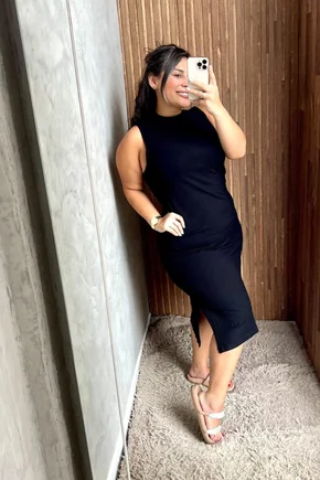 VESTIDO MIDI CANELADO REGATA C/ FENDA PLUS SIZE