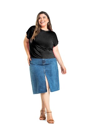 01 blusa viscose crepe basica plus size