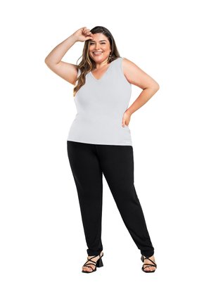 02 regata viscose decote v plus size